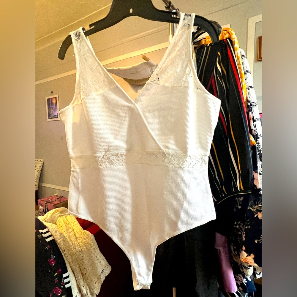 Guess white bodysuit tank top. Size XL. Brand New. Never worn